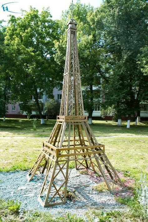 Ajfelov Toranj, Bean Trellis, Metal Garden Trellis, Obelisk Trellis, Park Ideas, Paris Winter, Pinterest Garden, Garden Obelisk, Tower Garden