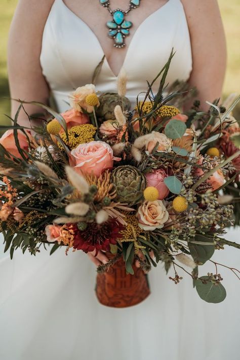 A Color Story: Western Wedding Ideas in Orange, Gold, and Copper | The Perfect Palette Coral Western Wedding, Spring Wedding Western, Western Spring Wedding, Spring Western Wedding, Western Wedding Decor, Western Wedding Ideas, Edgy Western, Western Wedding Decorations, Western Bride