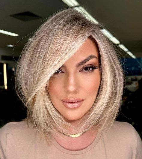 Voluminous Face-Hugging Beige Blonde Bob Beige Blonde Bob, Beige Bob, Short Blonde Hairstyles, Hair Adviser, Blonde Hairstyles, Beige Blonde, Short Blonde, The Roots, Blonde Bob