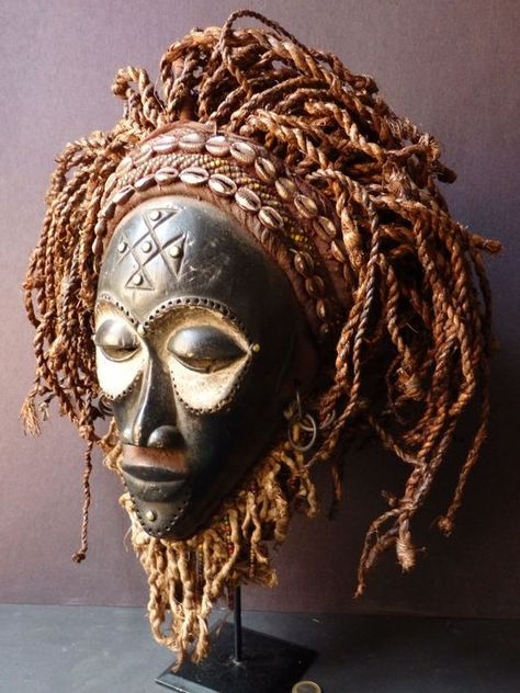 African Art Projects, African Interior Design, Butterfly Mask, African Artwork, Cuban Art, Afrique Art, Afrikaanse Kunst, Contemporary African Art, African Mask