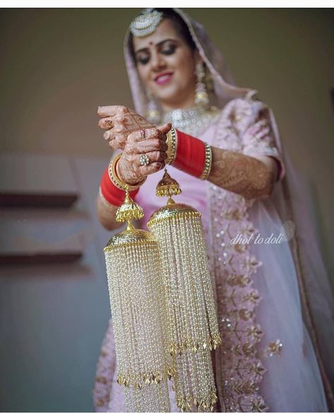 We usually see brides flaunting their Chura sets containing different designs and styles of bangles. These days the hot trend is to match your bridal Chura with your lehenga. We bring to you this blog where you can find the 20 most exclusive Chura designs for your special day. Diy Bridal Suite, Wedding Kalire, Kaleera Designs, Kalire Bridal, Punjabi Girl, Wedding Chura, Punjabi Jewelry, Bridal Chura, Indian Wedding Jewelry Sets