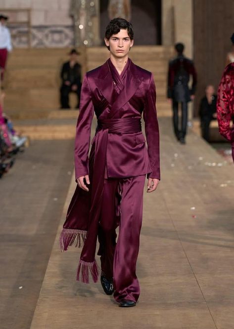 Dolce & Gabbana Alta Sartoria 2024 Sardegna Fashion Show High Fashion Suit, Fashion Gender Neutral, Winged Man, Vampire Style, Dolce Gabbana Alta Moda, Diverse Fashion, Modeling Photoshoot, High Fashion Men, Fashion Director