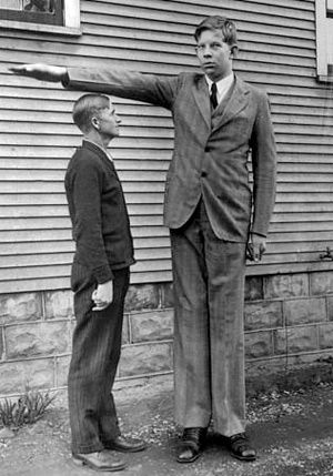 Robert Pershing Wadlow at age 13 stands with his father, Harold. Harold is 5 feet, 11 inches tall. Robert stands 7 feet, 4 inches. Image: Bettmann/Corbis Tallest Man, Nephilim Giants, Alton Illinois, Giant People, Human Oddities, Rare Historical Photos, Life Size Statues, Tall Person, Tall People