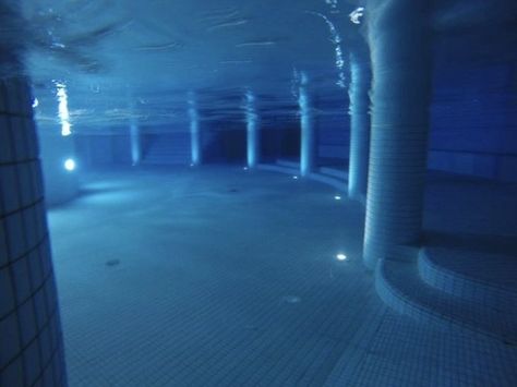 Aesthetic Pool, Dreamcore Aesthetic, Weirdcore Aesthetic, Water Aesthetic, Pool Rooms, Dreamcore Weirdcore, Dream Pools, Environment Concept Art, Aesthetic Images