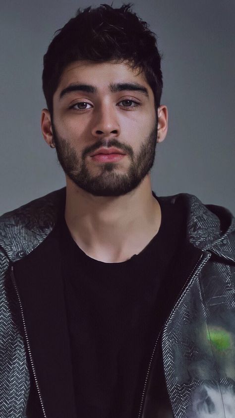 Zayn Malik Double Ear Piercing Men, 2x2 Picture, Double Ear Piercing, Zayn Malik Photoshoot, Piercing Men, Zaddy Zayn, Zayn Malik Hairstyle, Zayn Malik Video, Zayn Malik Style