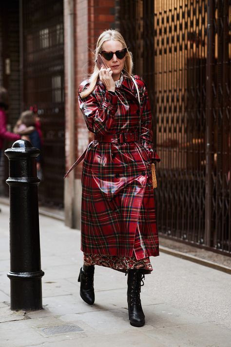 See the looks that caught our attention, and stay tuned for more of LFW's top street style moments. Dress With Combat Boots, Raincoat Fashion, Street Style 2018, London Fashion Week Street Style, Top Street Style, Women Fashion Edgy, Mode Chic, Womens Fashion Edgy, Raincoats For Women