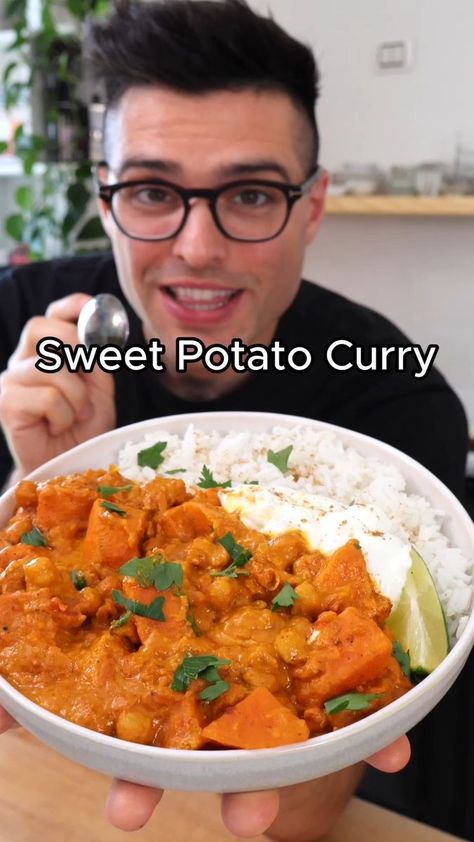 Easy Sweet Potato Curry (30 mins) ⭐️ RECIPE: GO TO www.theplantbasedschool.com and search 🔍 "Sweet Potato Curry” ⭐️ INGREDIENTS 1 tablespoon olive oil 1 onion chopped 3 cloves garlic grated 1 teaspoon ginger grated 2 teaspoons curry powder 1 teaspoon ground cumin 1½ teaspoon turmeric powder optional ½ teaspoon ground coriander optional ⅓ teaspoon red pepper flakes 2 cups vegetable broth 1 can (15 oz) crushed tomatoes 1 can (15 oz) chickpeas or 1½ cups of cooked chickpeas 2 pounds sweet potatoe Plant Based School, Yummy Sweet Potatoes, Sweet Potato Curry, Potato Curry, Tasty Vegetarian Recipes, Sweet Potato Recipes, Vegan Dinner Recipes, Veggie Dishes, Curry Recipes