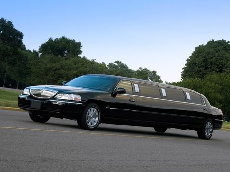 Limousine Aesthetic, Black Limo, Black Limousine, Hummer Limo, Dfw Airport, Airport Limo Service, Party Bus Rental, Limo Rental, Lincoln Town Car