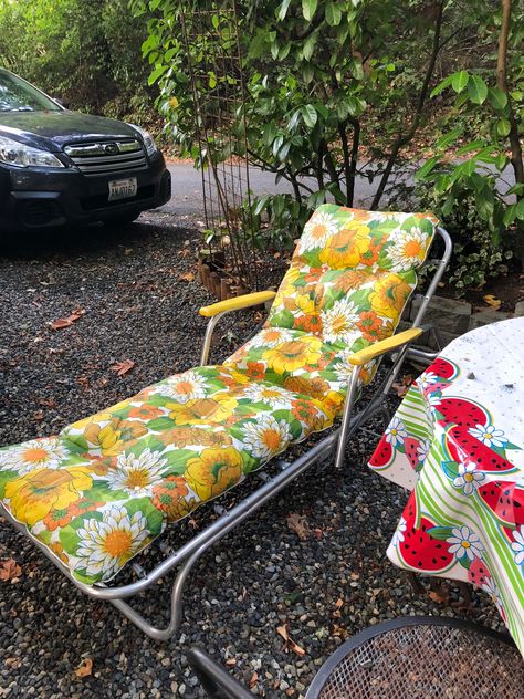 Vintage Backyard, Shade Outdoor, Portland House, Retro House, Vintage Patio, Garden Inspo, Pool Lounger, Retro Bathrooms, Lawn Furniture