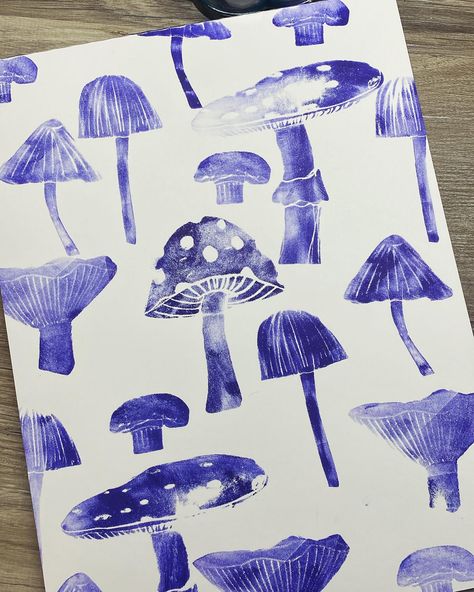 🍄 Mushroom stamps!! 🍄 This was so fun and super quick to make. I saw this on @artbarblog and it was so cute I wanted to give it a try. I glued my styrofoam to pieces to cardboard to make it easier to stamp and I used regular stamp pad ink instead of block printing ink and these are the results! There will be more stamps and woodblocks in my life 😊. I’m just getting back into creating after a little break…I had a horrible eczema outbreak on my hands and it’s been difficult to want to pain... Mushroom Printing, Styrofoam Stamps Diy, How To Make Block Print Stamp, Mushroom Stamp Diy, Potato Stamps Diy Block Prints, Styrofoam Block Printing, Linoleum Print Mushroom, Stamp Art, Wood Block Printing