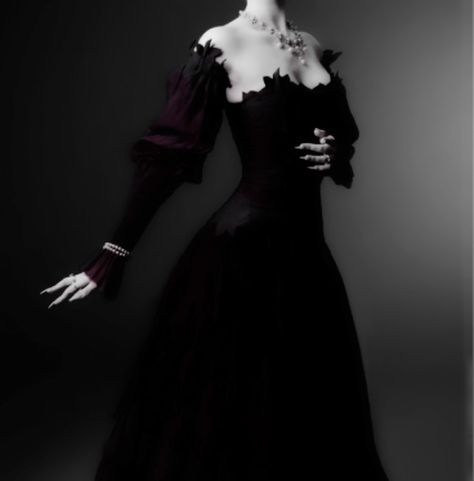 Victorian Aesthetic Dress, Victorian Outfits Women, Victorian Vampire Aesthetic, Dark Victorian Aesthetic, Witch Aesthetic Outfit, Werewolf Aesthetic, Victorian Vampire, Vampire Clothes, Vampire Aesthetic