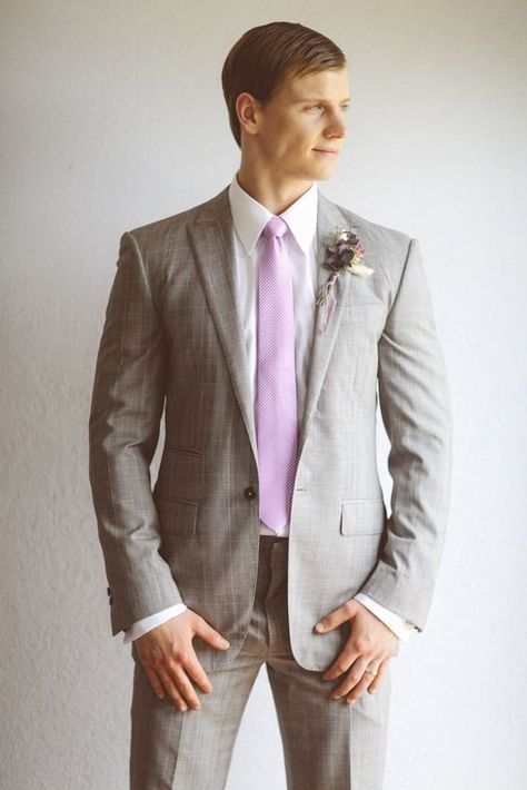 Tux Lavender Inspiration, Groomsmen Outfits, Costume Noir, Groom And Groomsmen Attire, Lilac Wedding, Groomsmen Suits, Groomsmen Attire, Gray Weddings, Lavender Wedding