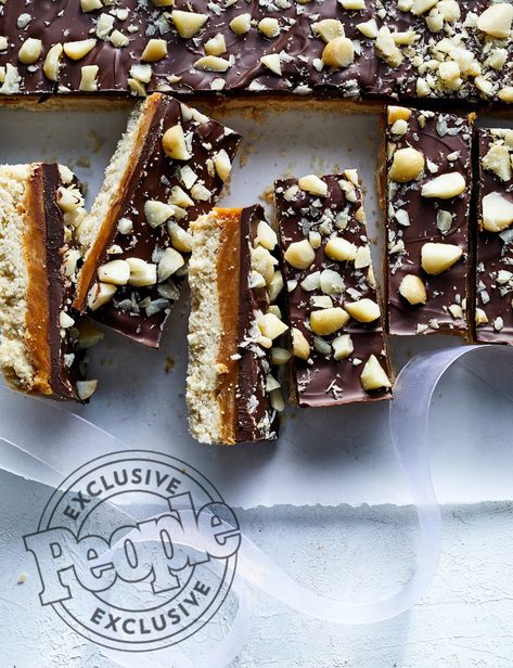 Caramel Bars Recipe, Baking Bars, British Baking Show Recipes, British Bake Off Recipes, Salted Caramel Bars, Bake Off Recipes, Resepi Biskut, British Desserts, Paul Hollywood