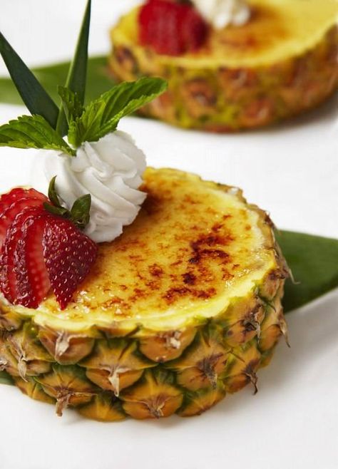 5 Tommy Bahama's Dessert Recipes to Cheer You Up on a Cold Day Creme Brulee Desserts, Creme Brulee Cheesecake, Beaux Desserts, Creme Brulee Recipe, Brulee Recipe, Pineapple Desserts, Dessert Presentation, Creme Dessert, Tart Dessert