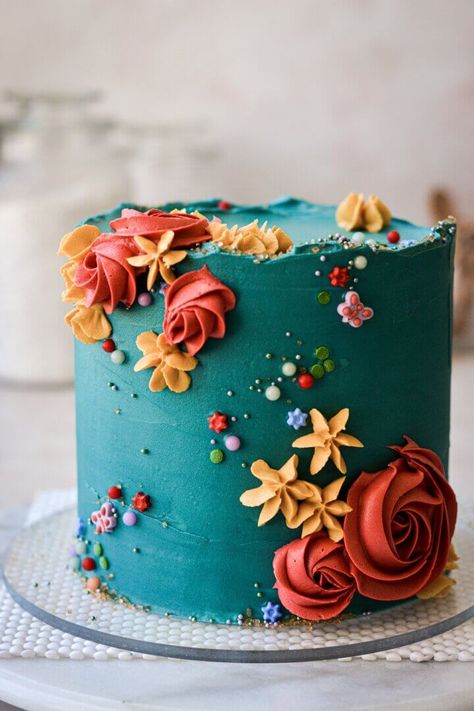 Cake Color Schemes, Colorful Buttercream Cake, One Layer Cake Design, Colourful Buttercream Cake, Palette Flowers Cake, Cake With Bright Flowers, Turquoise Cake Ideas, Crayon Cake, Turquoise Floral Cake