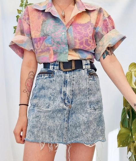 Fun Button Up Shirt Outfit, 80s Denim Skirt Outfit, 80s Jean Skirt Outfit, 90s Button Up Shirt Outfit, Shirt And Denim Skirt, 70s Aesthetic Fashion, 80s Aesthetic Outfits, Button Shirt Outfit, 1980s Outfits