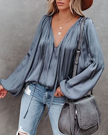 Deep V Neck Blouse, Satijnen Blouses, Satin Tunic, Minimalist Blouse, Long Sleeve Chiffon Shirt, Estilo Country, Satin Blouses, Womens Tops Summer, Chiffon Long Sleeve