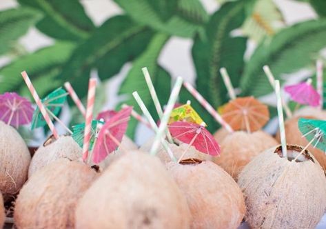 tiki1 Bridal Shower Drinks, Cake Bridal, Coconut Drinks, Tropical Bridal, Fiesta Tropical, Tropical Bridal Showers, Diy Bachelorette Party, Bachelorette Party Beach, Bridal Shower Inspiration