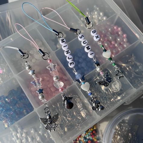 custom kpop name phonecharms phone charms keychains sold on ig / babyduckemoji Phone Charms With Names, Phone Charm With Name, Kpop Phone Charms, Pretty Keychains, Kpop Keychain, Ateez Concert, Diy Key, Cell Phone Charms, Bead Charms Diy