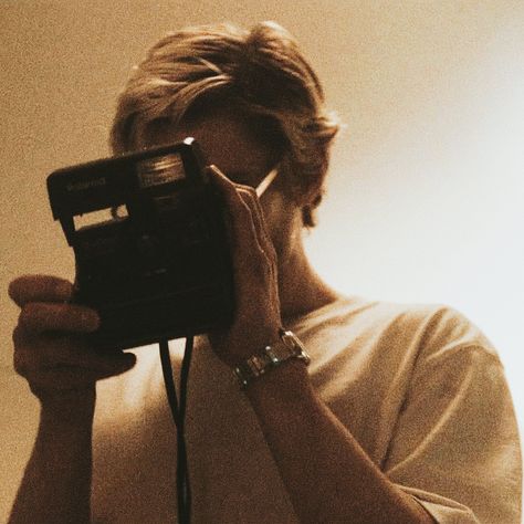 Evan Peters Wallpaper, Monster The Jeffrey, Polaroid Camera, Evan Peters, Take A Picture, Take A