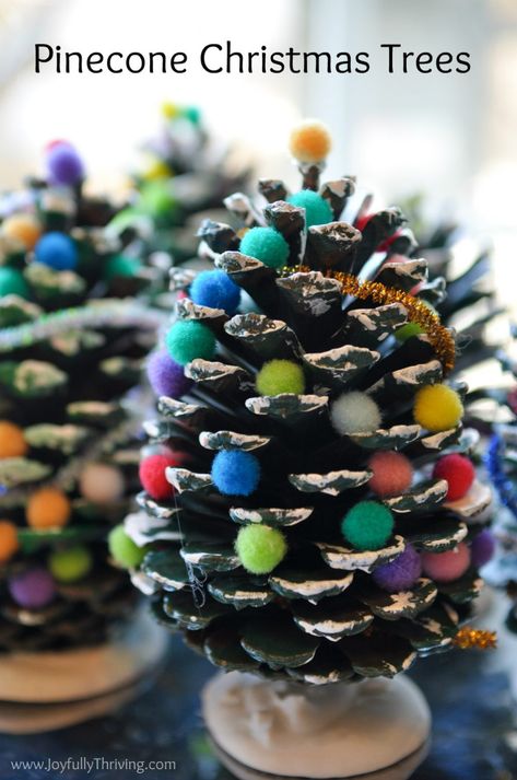 Pine Cone Christmas Trees - Such a cute and simple Christmas project for kids! What a fun Christmas idea! Pinecone Christmas Trees, Christmas Projects For Kids, Pine Cone Christmas, Pinecone Christmas, Types Of Christmas Trees, Pine Cone Christmas Tree, Pine Cone Art, Cone Christmas Trees, Tree Craft