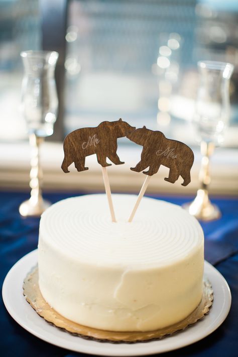 Brave Wedding, Wooden Bears, Cheap Wedding Cakes, Understated Wedding, Brick Street, Animal Wedding, Hunting Cake, Dessert Decor, Wood Bear