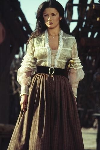 Zorro Catherine Zeta Jones, Catherine Zeta Jones Zorro, Mask Of Zorro, The Mask Of Zorro, Zeta Jones, Dad Fashion, Anthony Hopkins, Catherine Zeta Jones, Western Chic