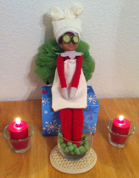 Elf on the Shelf, Ginger hits the spa for a little relaxation.... Funny Elfs, Elf Jokes, Elf On The Shelves, Awesome Elf On The Shelf Ideas, Elf Magic, Snowman Door, Xmas Elf, Elf Antics, Elf Fun