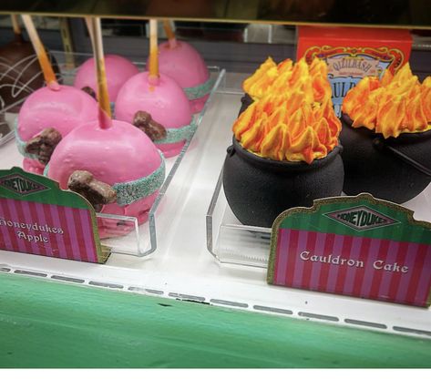 Honey Dukes, Hp Oc, Cauldron Cake, Harry Potter Print, Harry Potter Classroom, Harry Potter Food, Festa Harry Potter, One Year Birthday, Hogwarts Aesthetic