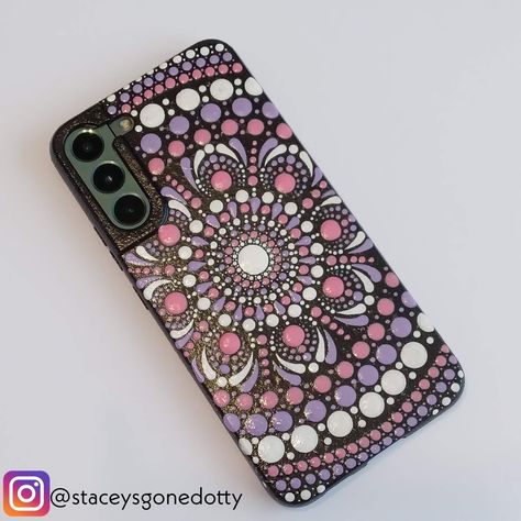 Dot Art Phone Case, Painting On Phone Case, Mandala Phone Cover, Mobile Cover Art, Lippan Art Ideas, Dotted Mandala Art, Dot Mugs, Dotted Mandala, Artsy Phone Cases