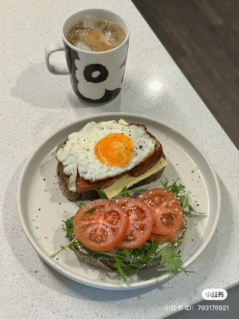 Breakfast idea, toast with egg and tomato, food recipe, food photography Egg And Tomatoes Breakfast, Eggs On Toast Aesthetic, Tomato Breakfast Ideas, Eggs And Tomatoes Breakfast, Cottagecore Breakfast, Egg Bread Toast, Tomatoes Breakfast, Egg And Tomato, Toast With Egg