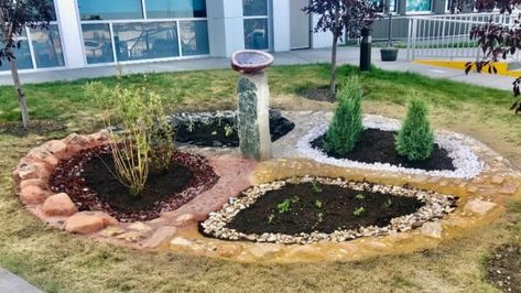 Medicine Wheel Garden, Indigenous Garden, Eco Project, Healing Place, Medicine Garden, Cute Garden Ideas, Sacred Garden, Stone Circles, Outdoor Play Spaces