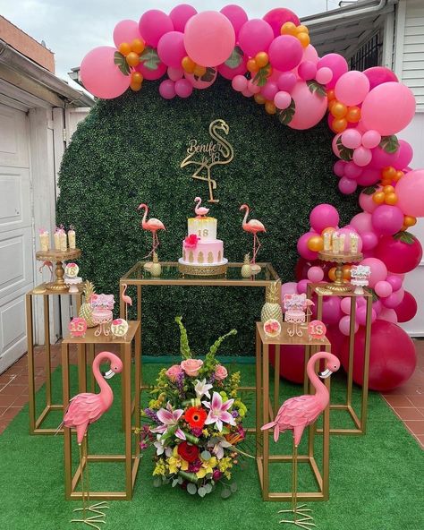 Wedding Plinths, Birthday Dinner Outfit, Flamingo Themed Party, Flamingo Baby Shower, Flamingo Birthday Party, Luau Birthday Party, Flamingo Theme, Fiesta Tropical, Pool Party Decorations