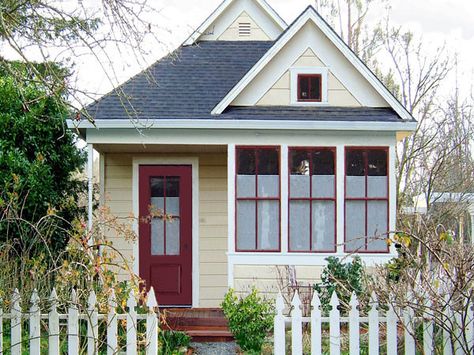 Harbinger House by Tumbleweed Tiny House Company. This small home features a bump-out on the front that can be used as a sitting area or a sleeping area. It is large enough to fit a Queen size bed. There are 2 versions of this home: one measuring 310 square feet, and a 2nd version with an additional downstairs bedroom totaling 404 square feet. The plans come with an option for a full loft over the great room, kitchen and bathroom, or a 1/2 loft with a cathedral ceiling over the great room. Small House Style, Tiny Cottages, Tumbleweed Tiny Homes, Small House Exteriors, Tiny House Cottage, Tiny House Company, A Small House, Permaculture Design, Yellow House