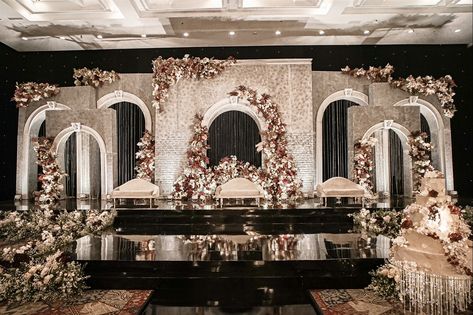 Indoor Wedding Stage Decorations, Pelaminan Rustic Indoor, Ballroom Wedding Decoration, Ballroom Wedding Decor, Decorasi Wedding, Wedding Reception Ideas Indoor Elegant, Dekor Nikahan, Black Gold Wedding Theme, Wedding Ballroom Decor