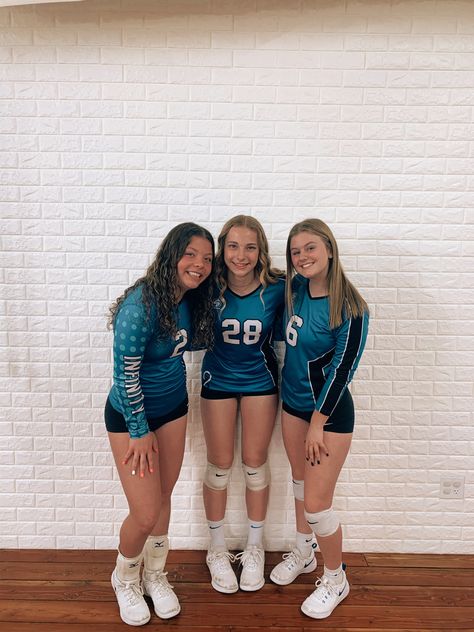 Volleyball Costume, Volley Ball Fits, Volley Ball Outfits Girl, Volleyball Girls Outfits, Volleyball Uniforms Design, Girl Vollyball Aesthetic, Volleyball Girls Gyatt, Volleyball Uniforms, Volleyball Poses