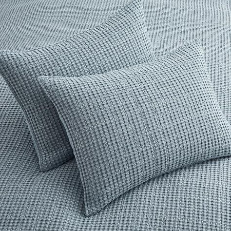 Amazon.com: Levtex Home - Mills Waffle - Full/Queen Quilt Set - Adobe Cotton Waffle - Quilt Size (88 x 92in.), Sham Size (26 x 20in.) : Home & Kitchen Bedroom Bedding Ideas Cozy, Quilt Bedding Ideas, Bed Spread Ideas, Coastal Bedspread, Layered Bedding Ideas, Light Blue Bedding, Waffle Quilt, Bedroom Sanctuary, King Quilt Sets