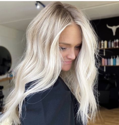 Long Blonde Hair With Root Smudge, Bright Blonde Hair With Root Smudge, Deminsional Icy Blonde, Bright Blonde Root Smudge, Bright Blonde With Root Smudge, Blonde Hair Color Ideas For Spring, Platinum Hair With Lowlights, Bright Blonde With Shadow Root, Bright Lived In Blonde