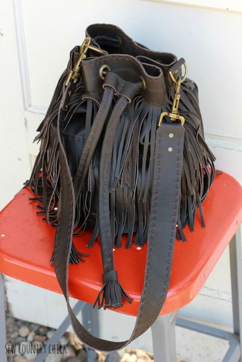 Leather Fringed Bucket Bag tutorial- sew country chick Bucket Bag Tutorial, Purse With Fringe, Messenger Bag Patterns, Leather Fringe Purse, Designer Cosmetic Bag, Hand Sewn Leather, Custom Handbags, Bucket Purse, Bag Pattern Free