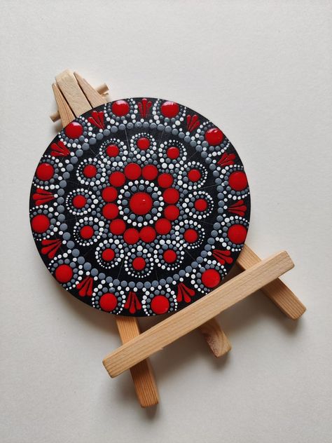 Mandala Ideas, Mandala Book, Satisfying Art, Ancient Drawings, Mandala Dot Art, Easy Mandala, Coaster Art, Mandala Art Therapy, Acrylic Colours