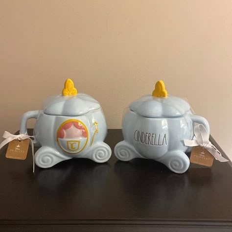 Rae Dunn Disney Princess Set of 2 Double Sided Cinderella Carriage Mug With Lid Disney Pottery, Disney Princess Kitchen, Disney Princess Nursery, Rae Dunn Disney, Disney Princess Collection, Disney Mug, Cinderella Carriage, Kitchen Ceramic, Disney Princesses And Princes