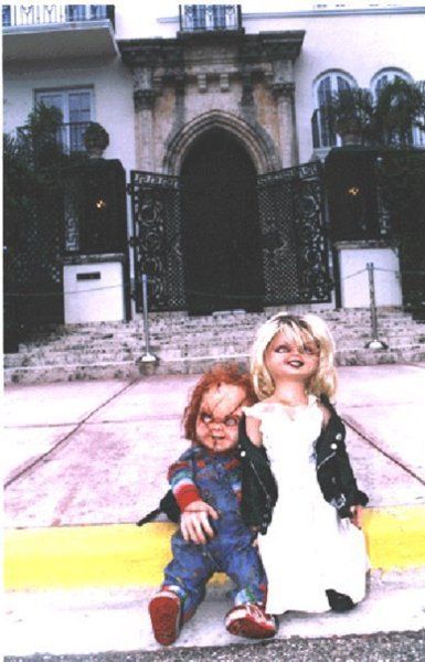 Bride Of Chucky Behind The Scenes, Bride Of Chucky Wallpaper, Chucky And Tiffany Wallpaper, Chucky Aesthetic, The Bride Of Chucky, Chucky And His Bride, Chucky Wallpaper, Tiffany Bride Of Chucky, Chucky And Tiffany