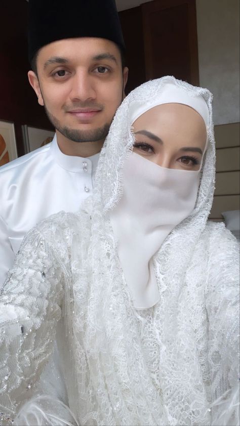 Neelofa Wedding, Wedding Dinner Dress, Niqabi Bride, Nikah Outfit, Wedding Gown Accessories, Muslimah Wedding Dress, Muslimah Wedding, Pre Wedding Photoshoot Outfit, Hijab Wedding Dresses