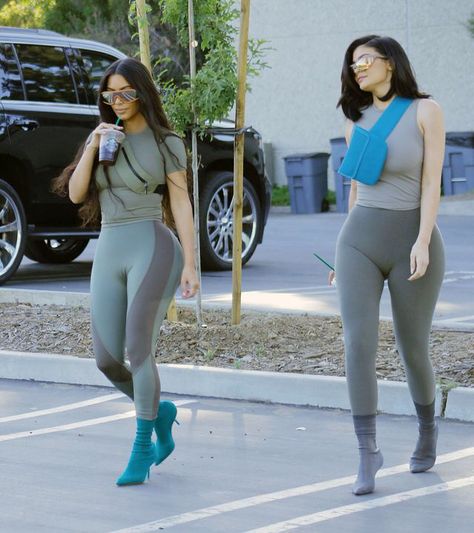 Kim And Kylie, Kim Kardashian Kylie Jenner, Kylie Jenner Look, Robert Kardashian, Kardashian Outfit, Kim Kardashian And Kanye, Kylie Jenner Outfits, Kim Kardashian Style, Kendall Jenner Outfits