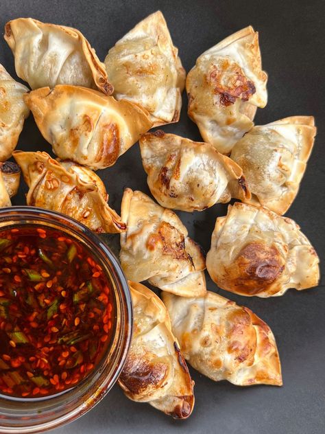 Wontons In Air Fryer, Air Fryer Wontons, Dumpling Sauce, Crispy Wonton, Fried Wontons, Homemade Dumplings, Air Fry Recipes, Wonton Wrappers, Quick Snack