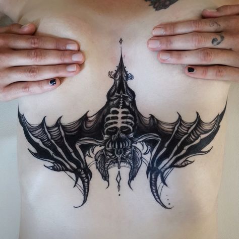 Rio Tattoo, Tattoo Bat, Macabre Horror, Sg Tattoo, Goth Tattoos, Gotik Tattoo, Underboob Tattoo Designs, Desired Body, Bat Tattoo