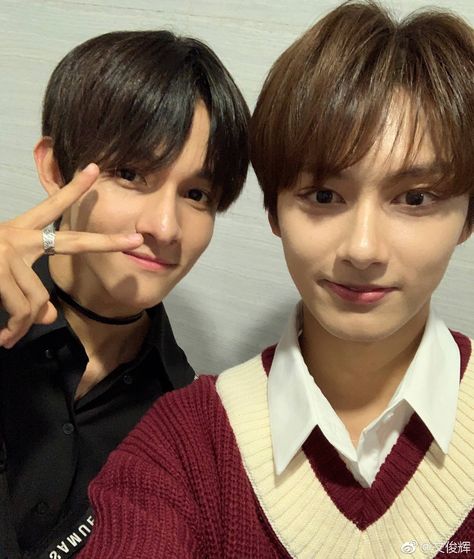 Seventeen Junhui Jun with Samuel Junhui Selca, Samuel Seventeen, Samuel Jackson, Jun Seventeen, Kim Samuel, Wen Junhui, Seventeen Jun, Special Place In My Heart, Random Pics