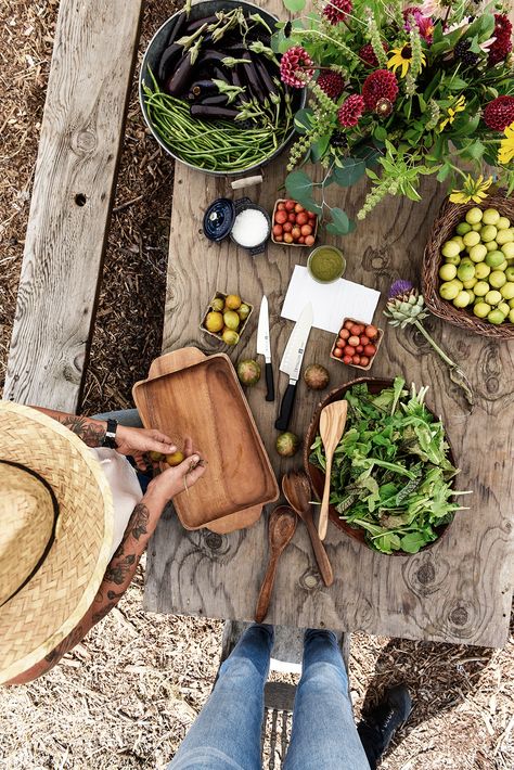 Meet In Your Kitchen | Urban Farming and a Garden Salad at LA’s Farm Lot 59 Community Farming, Farm Salad, Farm Dinner, Wilderness Reserve, Colorado Life, Kitchen Feature, Garden Aesthetics, Brand Photography Inspiration, Farm Projects