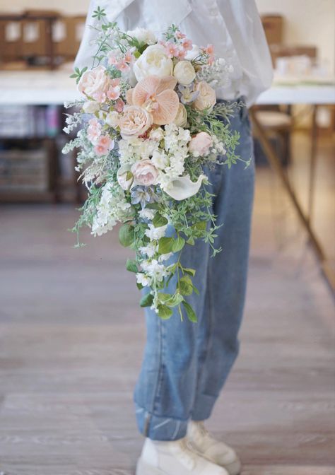 Cascading Bouquet White, Cinderella Photo, Pastel Bridal Bouquet, Srilankan Wedding, Loose Bouquet, Hydrangea Bouquet Wedding, Cascading Bouquet, Bridal Bouquet Blue, Cascading Bridal Bouquets