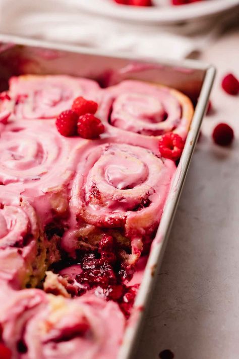 Raspberry Rolls Easy and Gooey - Flouring Kitchen Raspberry Rolls, Blueberry Cinnamon Rolls, Raspberry Crumble, Lemon Filling, Raspberry Filling, Lemon Raspberry, Sweet Roll, Raspberry Jam, Rolls Recipe